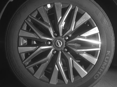 Used 2025 Nissan Altima 2.5 SV image 12