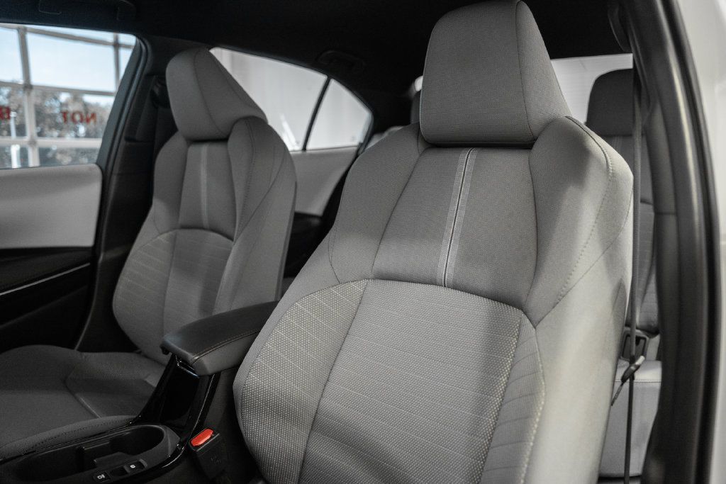 Used 2025 Toyota Corolla SE FWD image 34