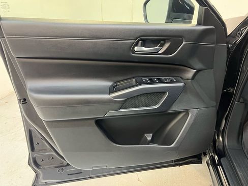 Used 2023 Nissan Pathfinder SL image 14