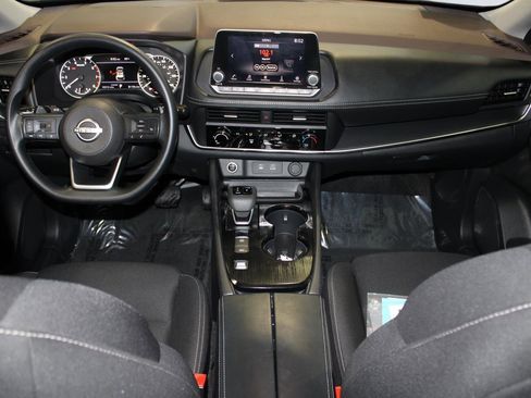 Used 2023 Nissan Rogue S image 2