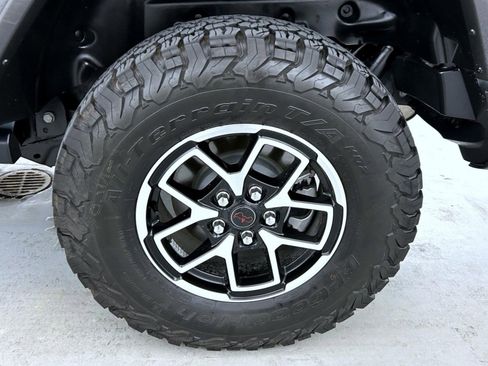 Used 2024 Jeep Wrangler Unlimited Rubicon w/ Convenience Group AWD/4WD image 23