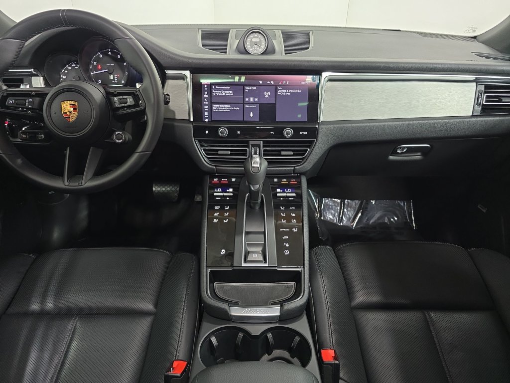 Certified 2026 Porsche Macan AWD/4WD image 13