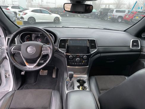 Used 2020 Jeep Grand Cherokee Altitude image 12