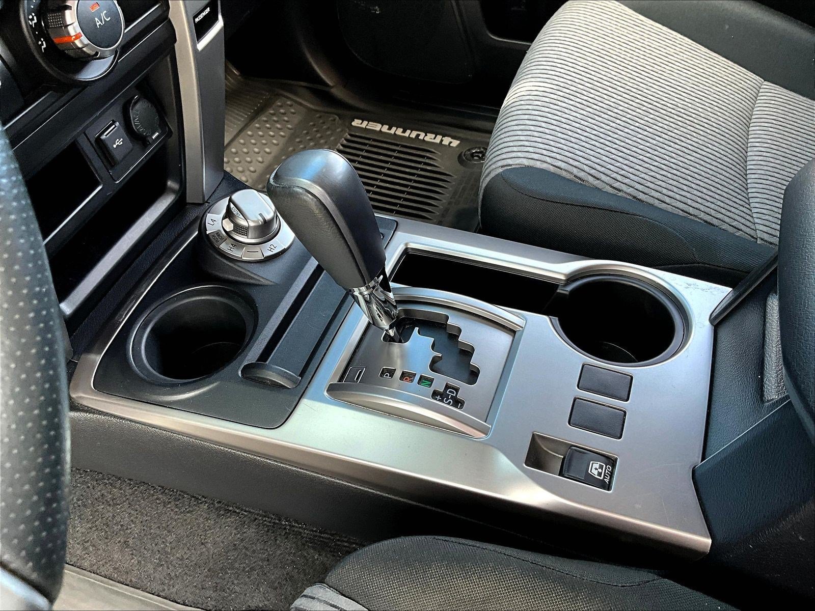 Used 2020 Toyota 4Runner SR5 AWD/4WD image 18