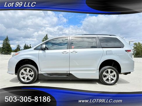 Used 2014 Toyota Sienna SE w/ SE Premium Package w/Entune FWD image 5