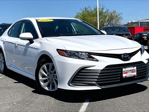 Used 2023 Toyota Camry LE image 2