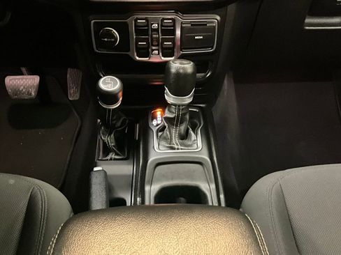 Certified 2023 Jeep Wrangler Sahara image 9