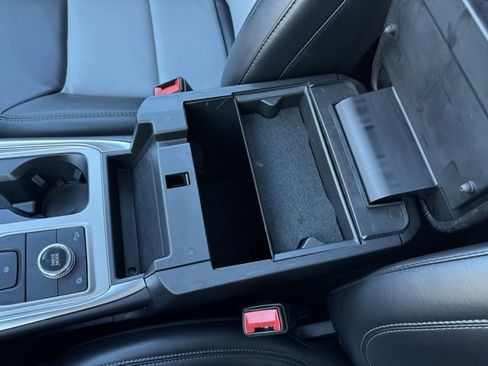 Certified 2022 Ford Explorer XLT w/ Equipment Group 202A image 21