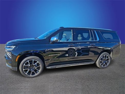 Used 2025 Chevrolet Suburban Premier image 7