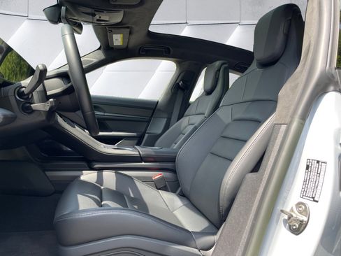 Used 2024 Porsche Taycan image 10