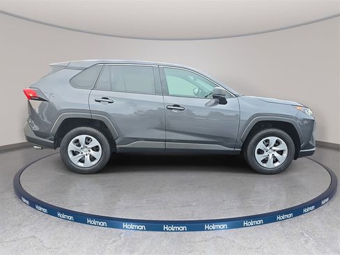 Used 2022 Toyota RAV4 LE image 5