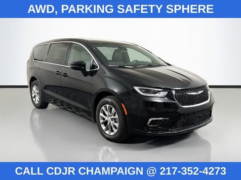 Used 2025 Chrysler Pacifica Select image 1