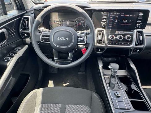 Used 2023 Kia Sorento LX FWD image 21