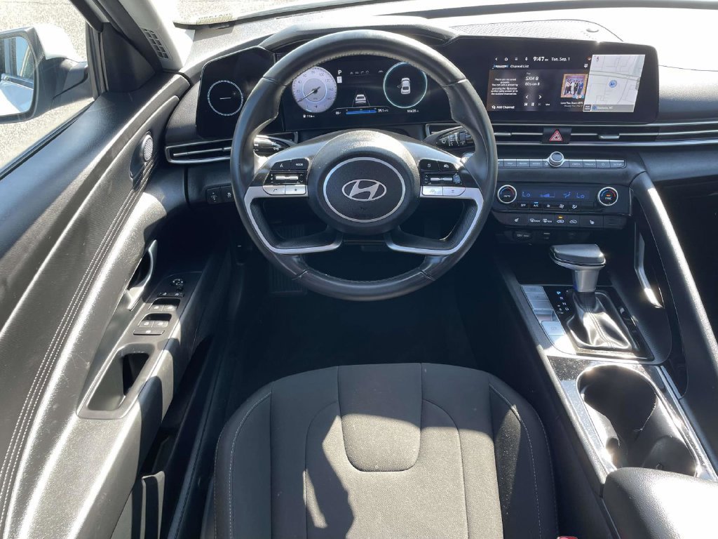 Used 2025 Hyundai Elantra SEL FWD image 21