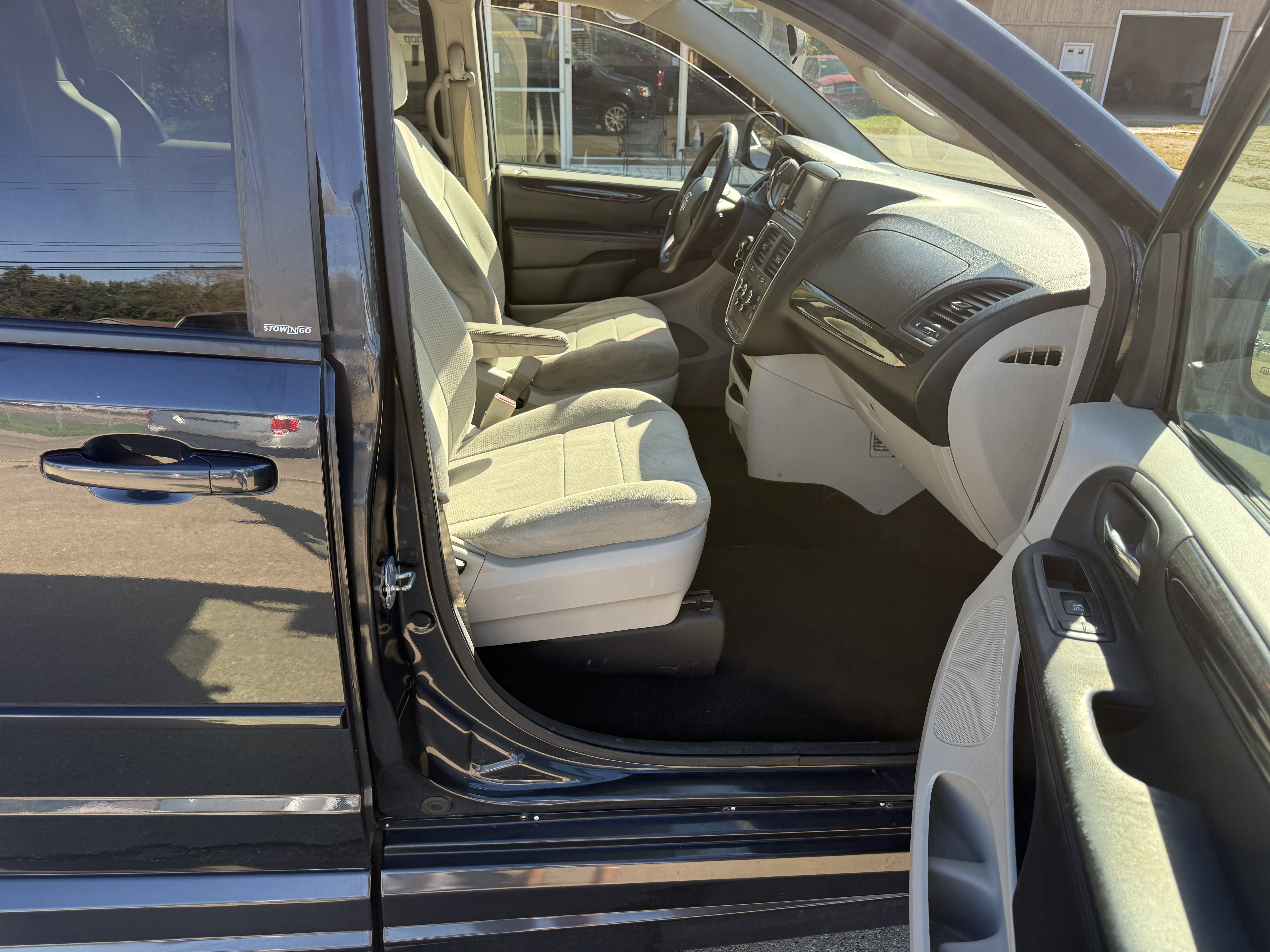 Used 2013 Dodge Grand Caravan SXT FWD image 11