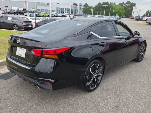 Used 2023 Nissan Altima 2.5 SR w/ SR Premium Package FWD image 12