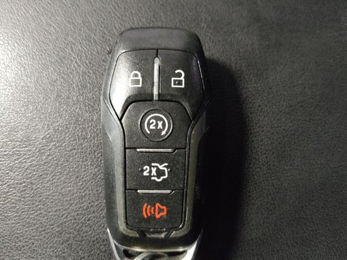 Used 2015 Ford Edge Titanium w/ Equipment Group 301A AWD/4WD image 32