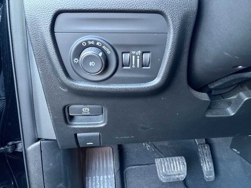 Used 2023 Jeep Grand Cherokee Limited image 18