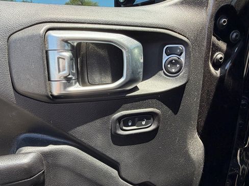 Used 2019 Jeep Wrangler Unlimited Rubicon AWD/4WD image 8