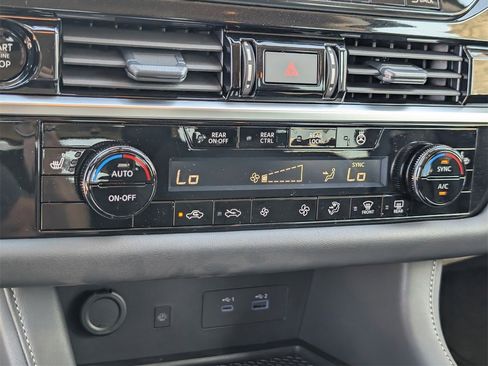 New 2025 Nissan Pathfinder SL w/ Black Appearance Package image 13