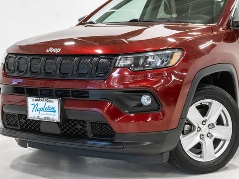 Used 2022 Jeep Compass Latitude FWD image 2