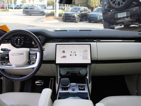 Used 2023 Land Rover Range Rover SE image 36