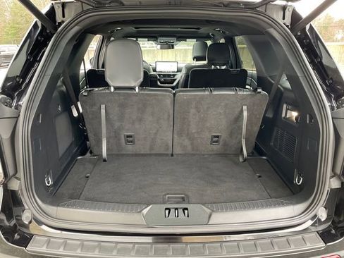 Used 2025 Ford Explorer ST-Line w/ ST-Line Street Pack image 14