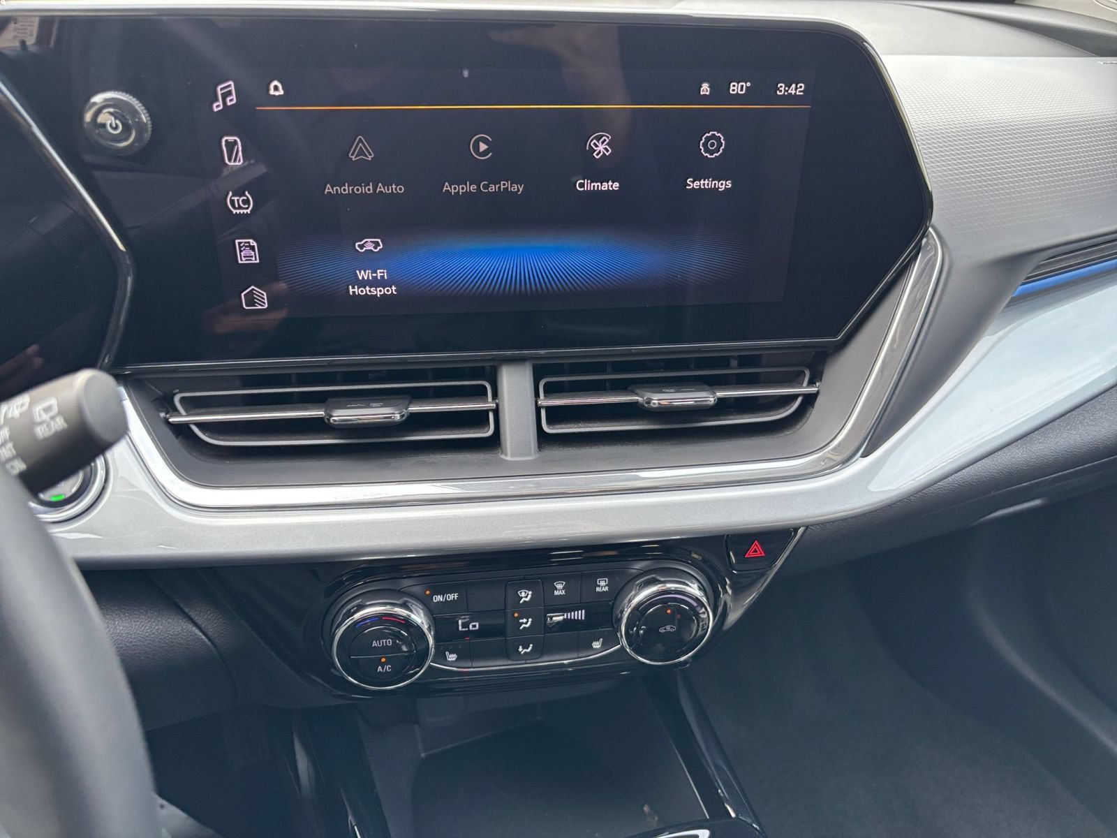 Used 2025 Chevrolet Trax LT w/ LT Convenience Package FWD image 16