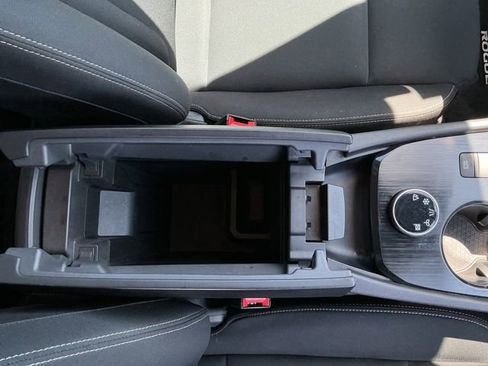 Used 2023 Nissan Rogue S image 28