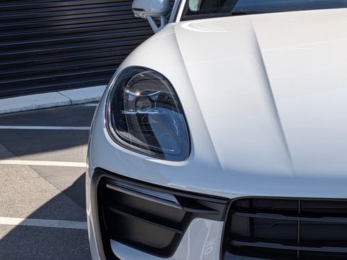 New 2026 Porsche Macan image 13