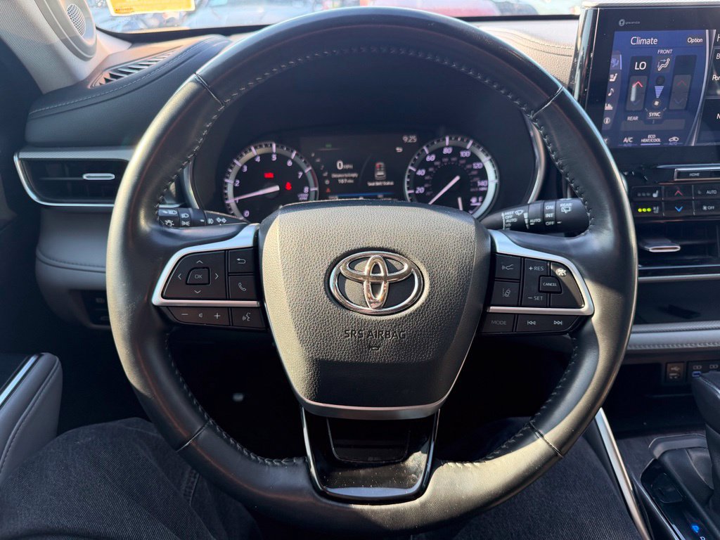 Used 2022 Toyota Highlander Platinum AWD/4WD image 4
