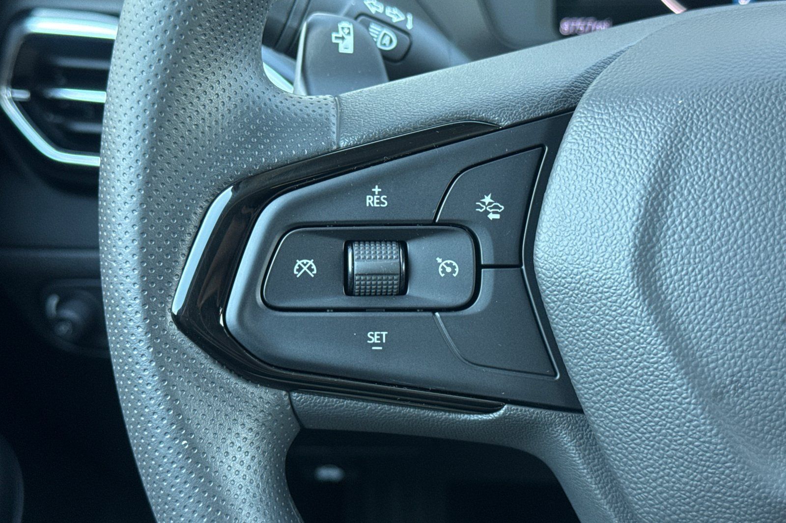 Used 2023 Chevrolet Bolt EUV LT w/ Driver Confidence Package FWD image 35