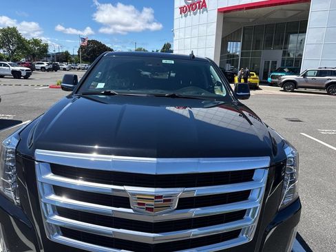 Used 2020 Cadillac Escalade Premium Luxury AWD/4WD image 4