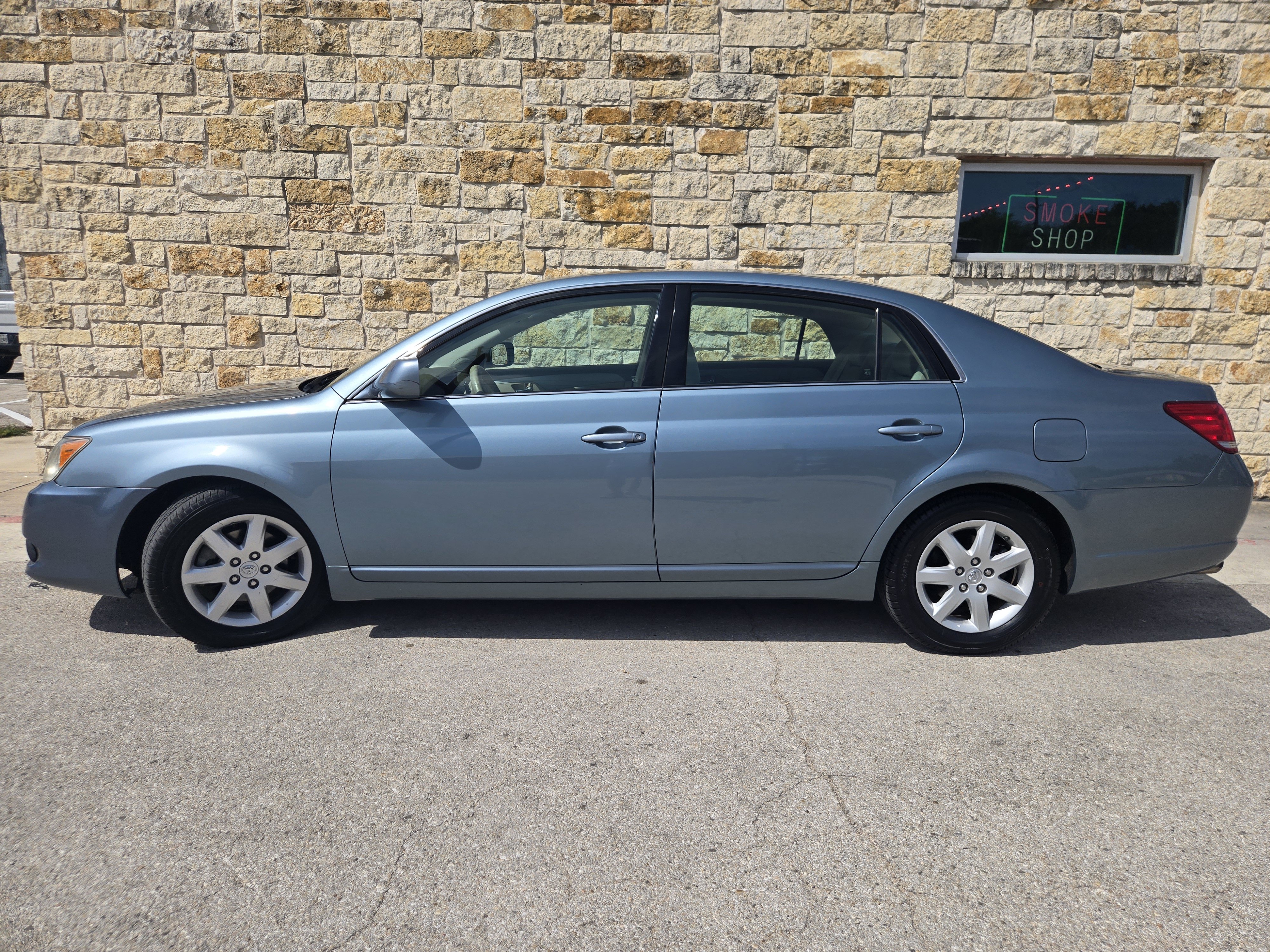 Used 2009 Toyota Avalon XL FWD image 1