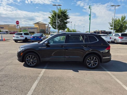 Used 2022 Volkswagen Tiguan SE AWD/4WD image 10