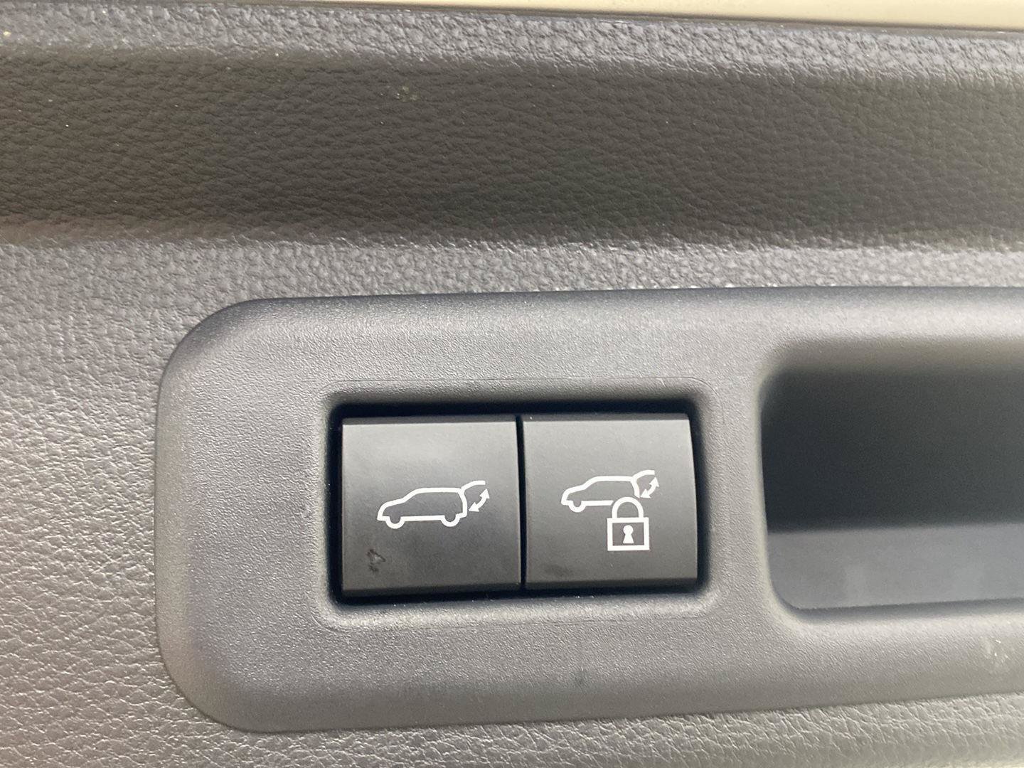 Used 2026 Toyota Sequoia Platinum AWD/4WD image 32