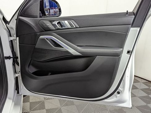 Used 2022 BMW X6 xDrive40i w/ M Sport Package image 30