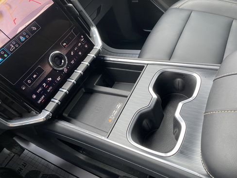 Used 2024 GMC Acadia Elevation image 30