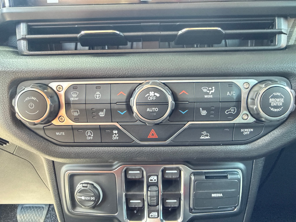 New 2026 Jeep Gladiator Sport AWD/4WD image 18