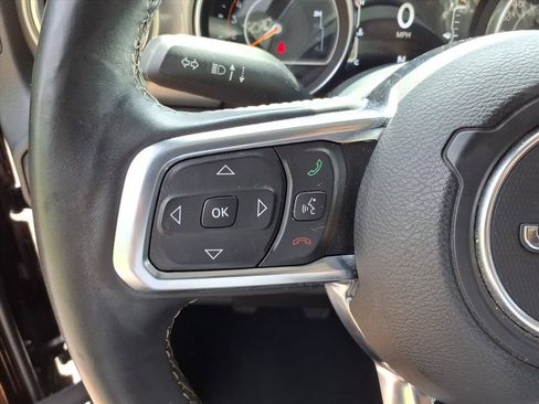 Used 2018 Jeep Wrangler Unlimited Sahara w/ LED Lighting Group AWD/4WD image 28