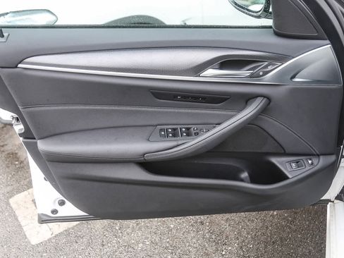 Certified 2023 BMW 530e w/ M Sport Package image 17