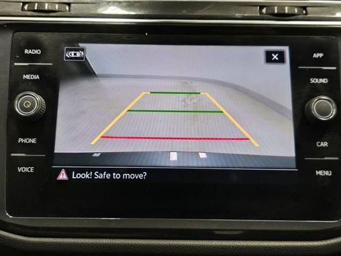 Used 2023 Volkswagen Tiguan SE FWD image 17
