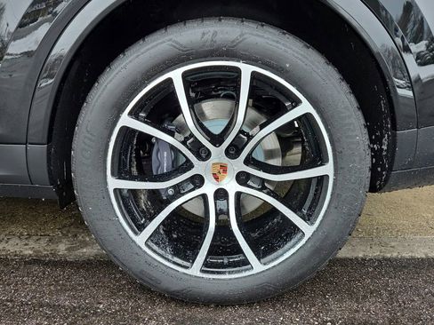 Certified 2026 Porsche Cayenne Coupe AWD/4WD image 24