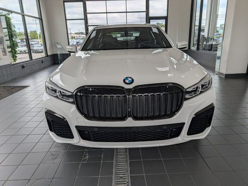 Used 2022 BMW 740i xDrive w/ M Sport Package AWD/4WD image 8
