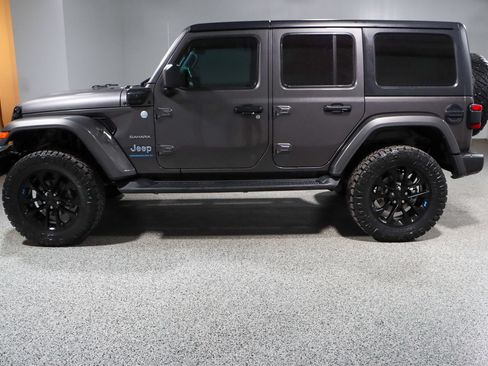 Used 2023 Jeep Wrangler Unlimited Sahara w/ Cold Weather Group AWD/4WD image 11