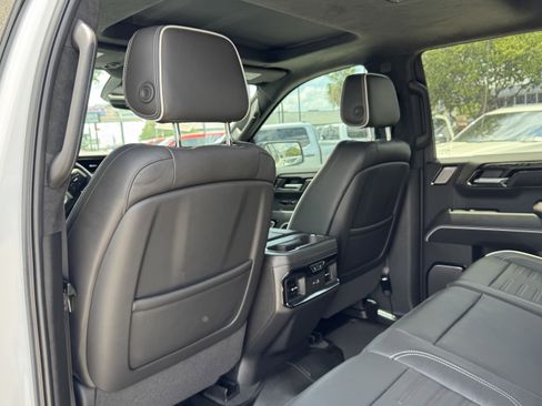 Used 2025 GMC Sierra 1500 AT4X image 17