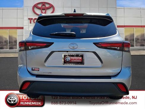 Certified 2025 Toyota Highlander LE FWD image 5