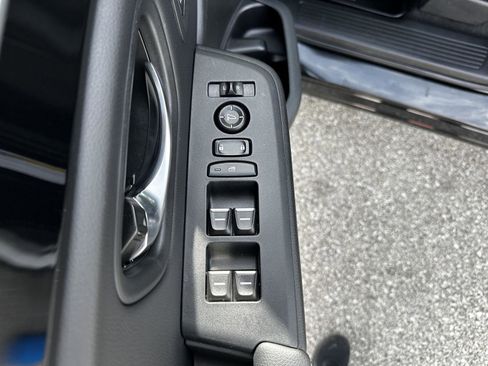 Certified 2025 Honda Pilot EX-L image 9
