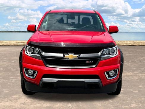 Used 2017 Chevrolet Colorado Z71 AWD/4WD image 2