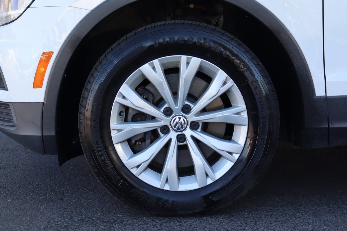 Used 2018 Volkswagen Tiguan SE w/ Panoramic Sunroof Package AWD/4WD image 26